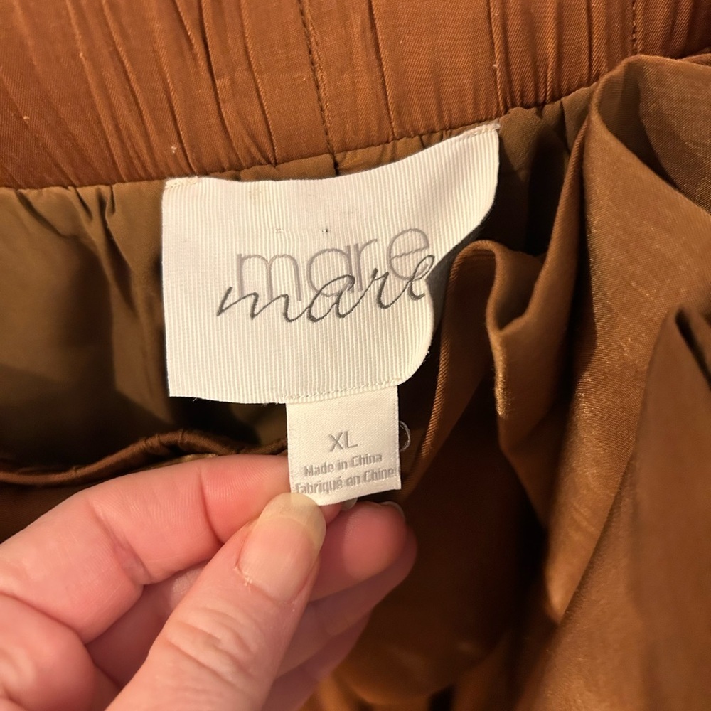 Mare Mare Off-The-Shoulder Structured Pleated Top… - image 8